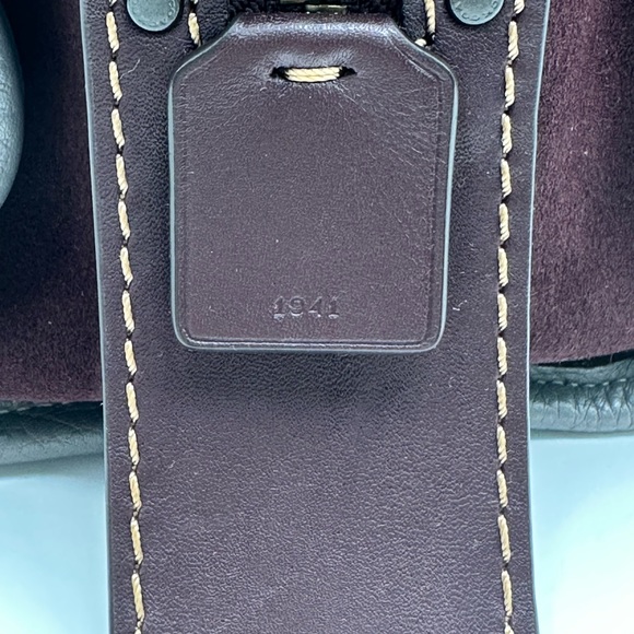 Coach Rouge - Picture 8 of 16